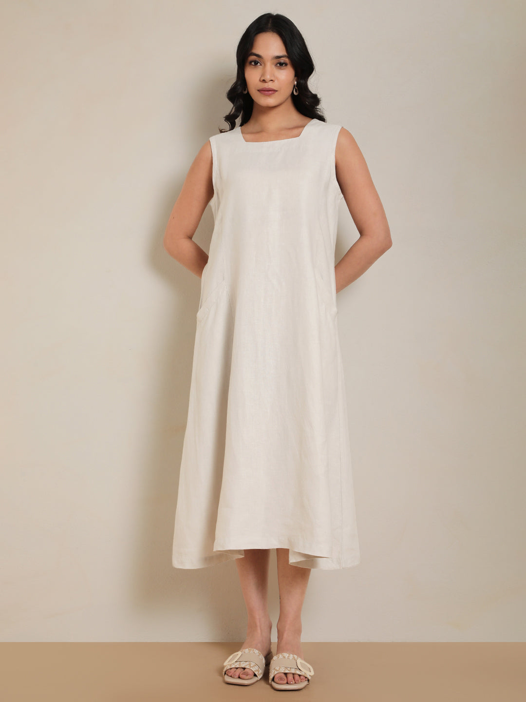 Linen Half-Sleeve Dress with Side Pocket Fabric: 100% Pure Linen